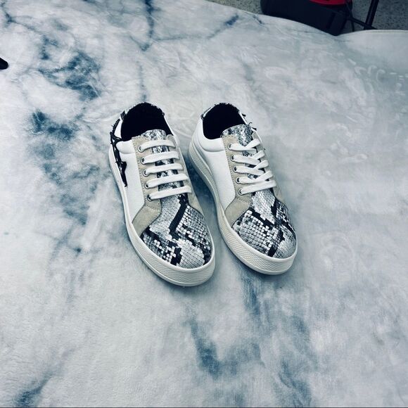 Sneakers size 6 - Picture 2 of 6